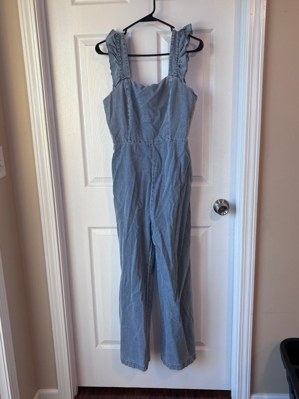 Altar’d State Women’s Medium Light Wash Denim Jumpsuit Ruffle Strap Wide Leg